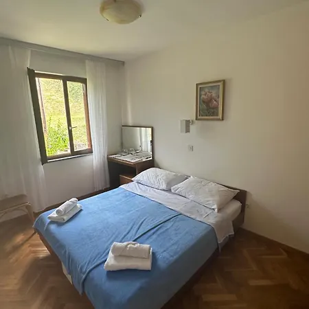 And Roza 2* بورتوروز