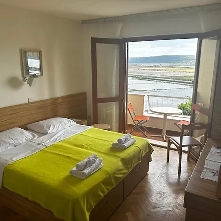 Oda ve Kahvaltı And Roza Portorož