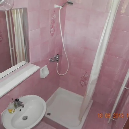Oda ve Kahvaltı And Roza Portorož