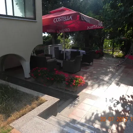 Oda ve Kahvaltı And Roza