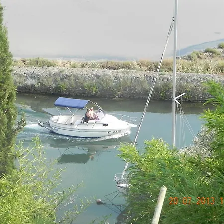 Oda ve Kahvaltı And Roza