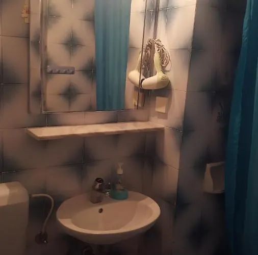 And Roza 2* بورتوروز