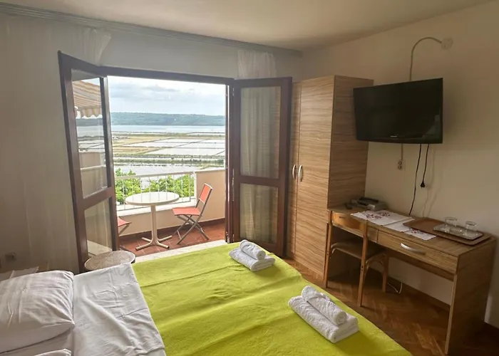 And Roza فندق مبيت وإفطار