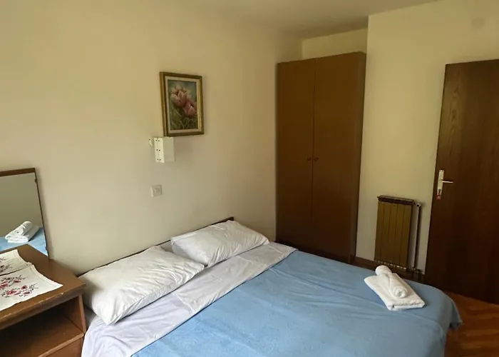 And Roza Bed & Breakfast 2*