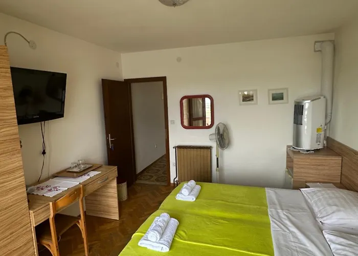 Bed & Breakfast And Roza 2*