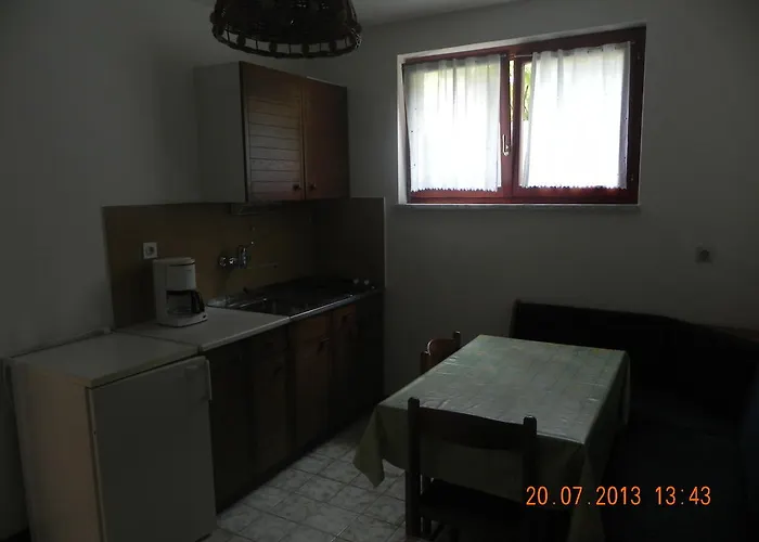 فندق مبيت وإفطار And Roza 2*